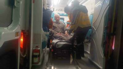 Batman'ın Sason ilçesinde heyelan nedeniyle yolu kapanan köydeki kalp hastasına