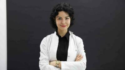 Diş Hekimliği Fakültesi Öğretim Üyesi Doçent Doktor Derya Gürsel Sürmelioğlu,