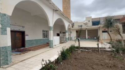 Mardin'in Nusaybin ilçesinde camide park halindeki motosiklet çalındı. İmam, 112'yi