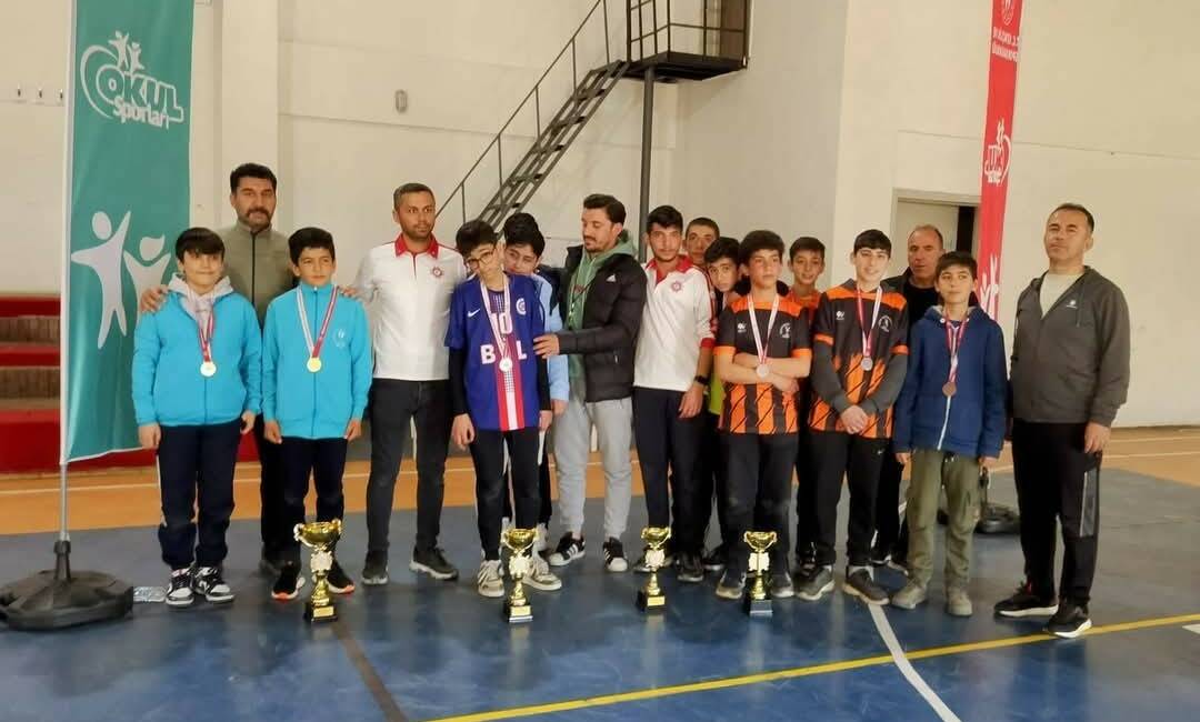 Adıyaman’ın Gölbaşı ilçesinde okul sporları kapsamında yapılan flor korling müsabakalarında