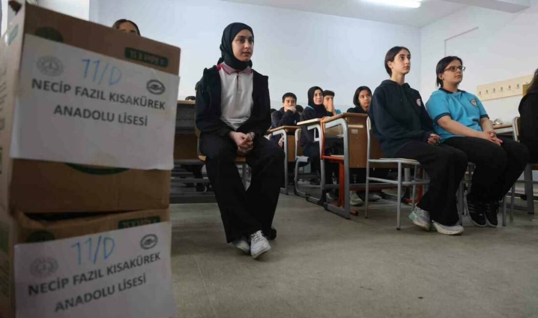 Diyarbakır'daki Necip Fazıl Kısakürek Anadolu Lisesi öğrencileri, "1 sınıf 1