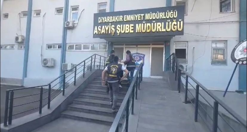 Bağlar ilçesinde kafede gerçekleşen silahlı saldırının zanlısı tutuklandı. Mervenur Yararlık