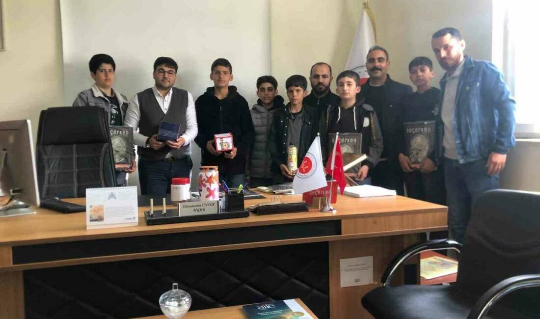 Diyarbakır’da Dicle Şükrü Ayna Mesleki ve Teknik Anadolu Lisesi öğrencileri,