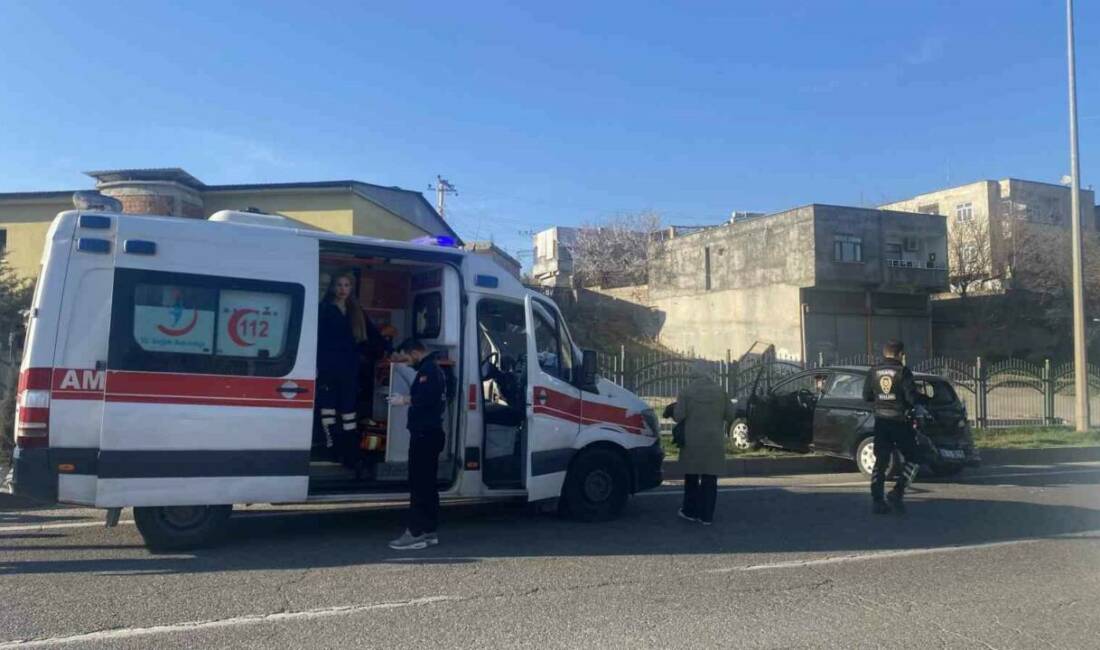 Diyarbakır’da minibüsün otomobile çarpması sonucu 3'ü çocuk, 6 kişi yaralandı.