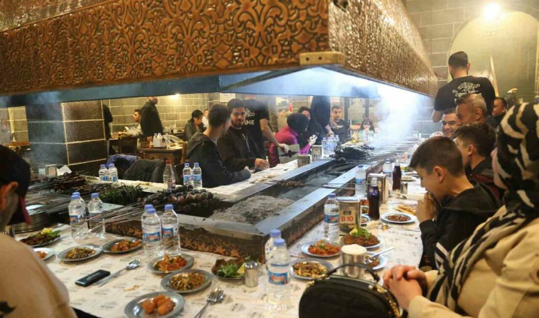 Diyarbakır’da günde üç öğün tüketilen ciğer kebabı, Ramazan ayında da