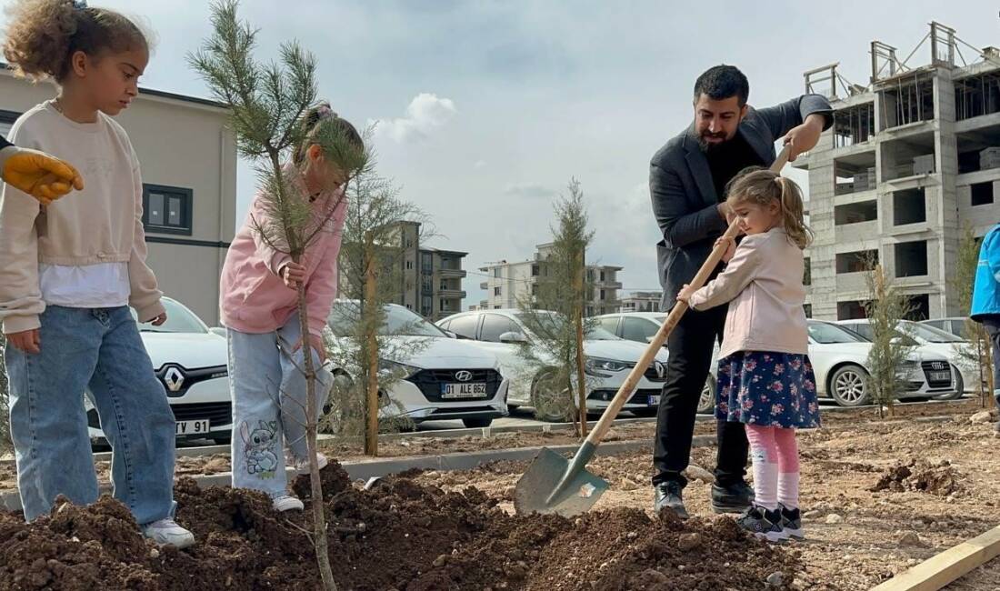 Adıyaman Belediyesi, 8 Mart'ta Yeni Mahalle'de kadınlarla fidan dikim etkinliği