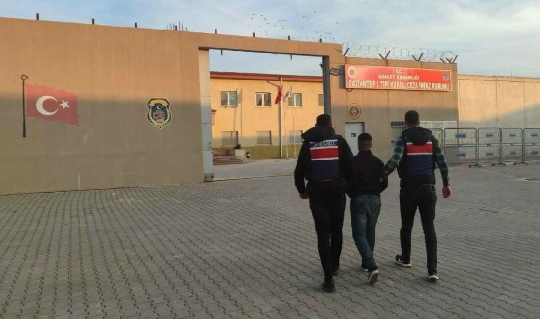 Gaziantep'te 17 yıl kesinleşmiş hapis cezası bulunan firari şahıs jandarma