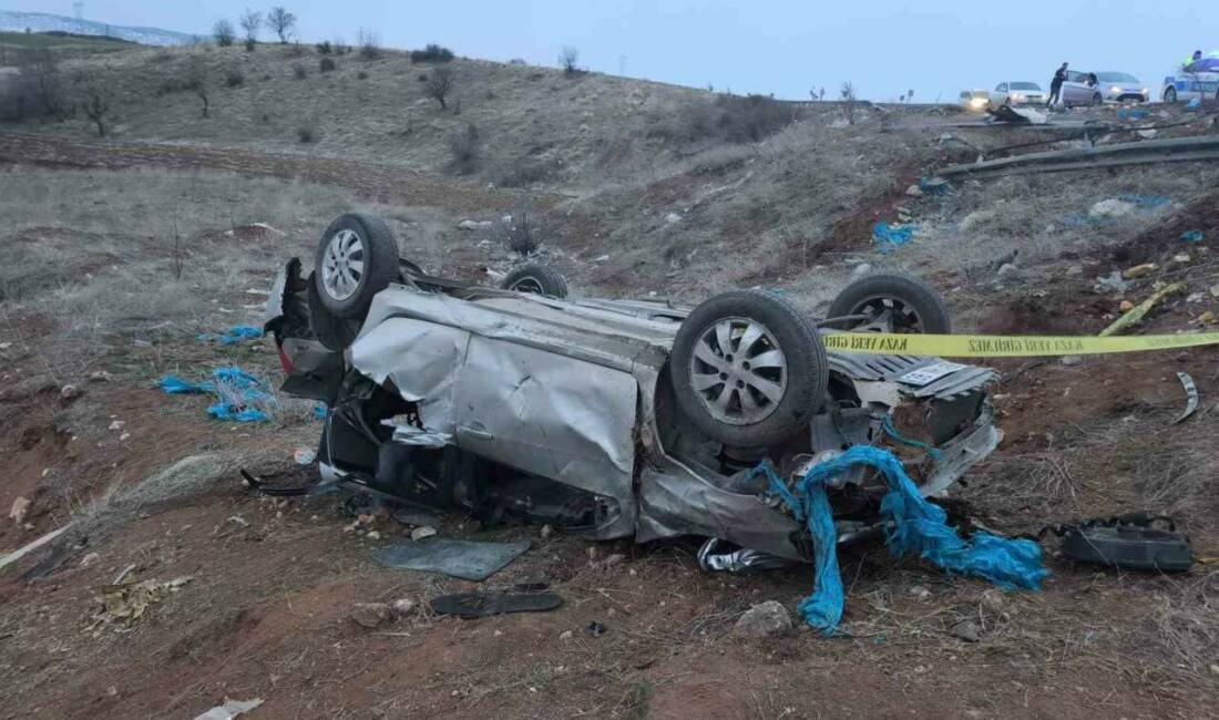 Adıyaman’ın Gölbaşı ilçesinde bir otomobilin takla atarak şarampole yuvarlandığı kazada