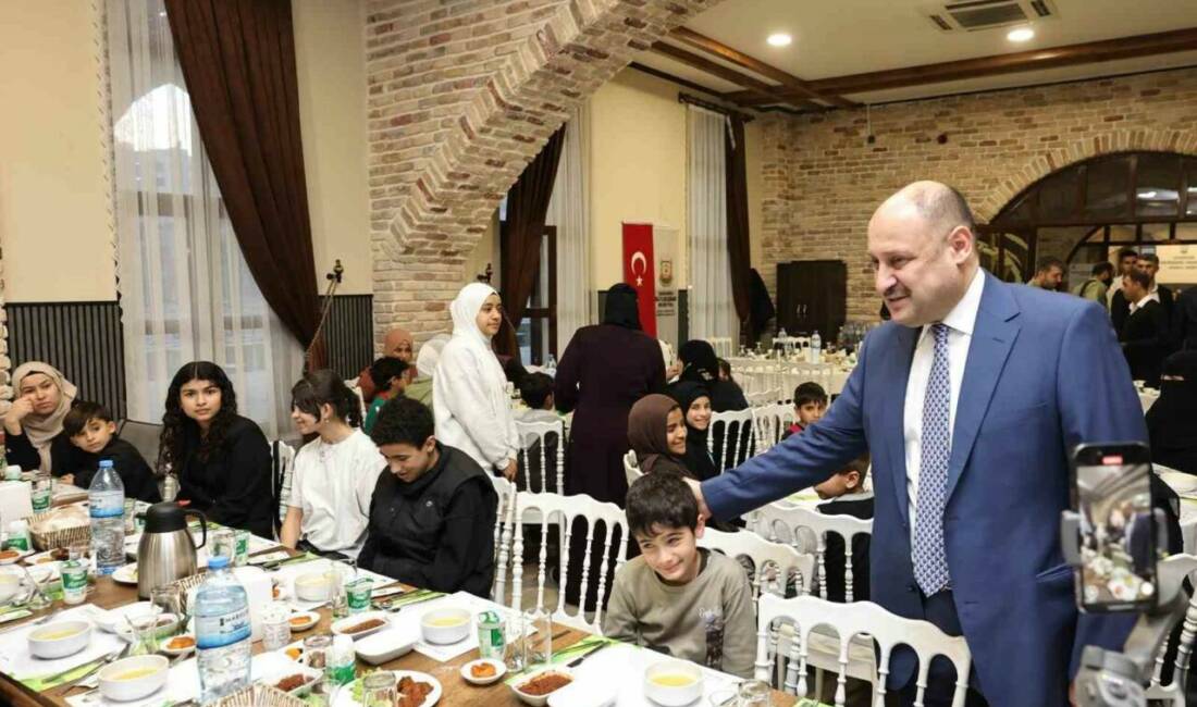 Şanlıurfa Belediye Başkanı Mehmet Kasım Gülpınar, Dünya Yetimler Günü'nde yetim