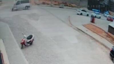 Gaziantep’te hafif ticari araçla çarpışan motosikletin 16 yaşındaki sürücüsü hayatını