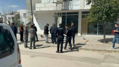 Adıyaman’da, halatları kopan inşaat iskelesinin devrilmesi sonucu meydana gelen olayda