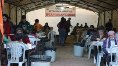 Şanlıurfa Büyükşehir Belediyesi, her gün binlerce vatandaşı iftar sofralarında buluşturarak,