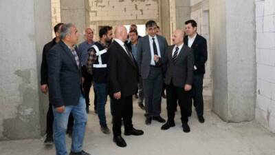 Adıyaman Valisi Osman Varol ve beraberindeki il protokolü yapımı devam