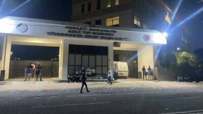 Diyarbakır’ın Bağlar ilçesinde bir kadın evinde ölü bulunurken, kocası gözaltına