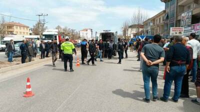 Adıyaman’ın Gölbaşı ilçesinde seyir halindeki kamyonetin kasasından düşen şahıs ağır