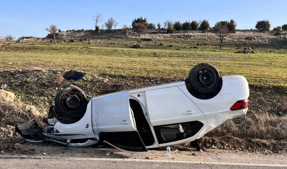 Gaziantep’te yol üzerinde duran karton koliye çarpmamak için ani manevra