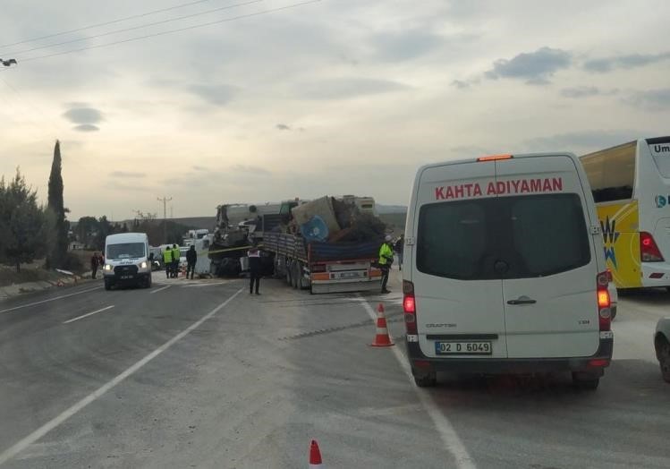 Adıyaman’da tır ile vincin çarpışması sonucu meydana gelen kazada ağır