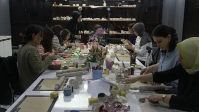 Kilis'te Güzel Sanatlar Fakültesi mezunu Resim Öğretmeni Kübra Yiğitel'in açtığı