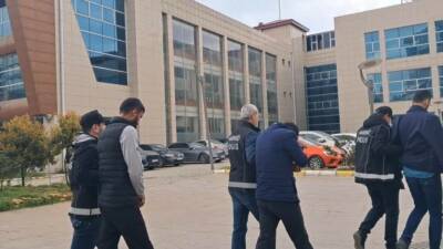 Kilis’te yapılan operasyonda bir miktar uyuşturucu madde ele geçirilirken gözaltına