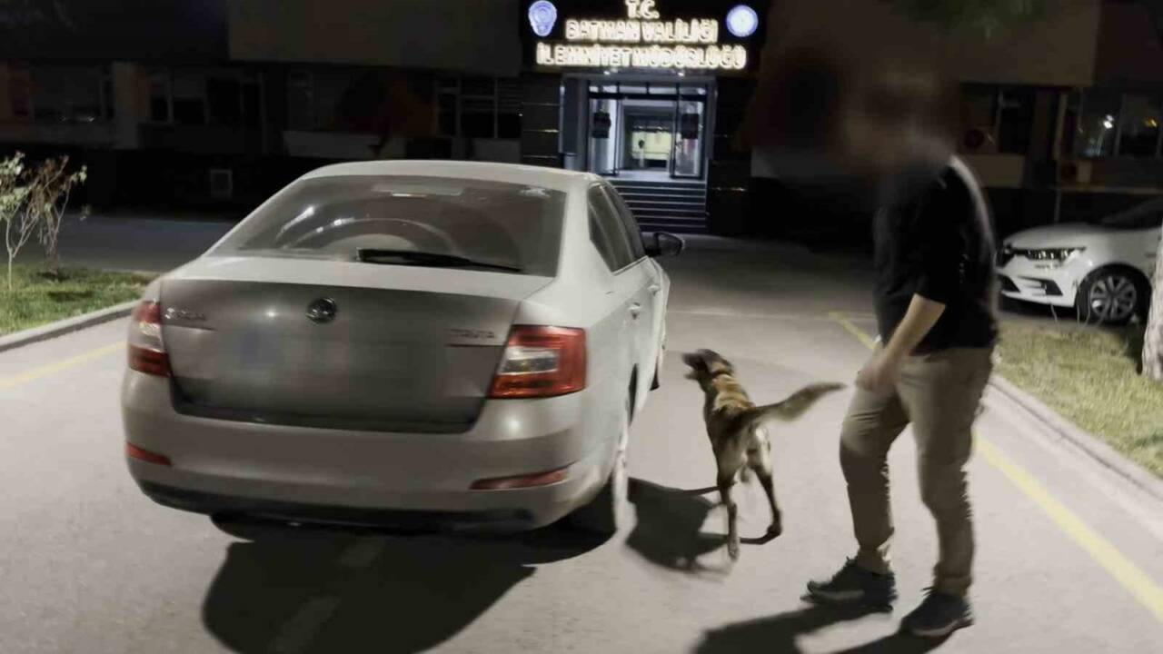 Batman'da polis köpeği Linda'nın yardımıyla durdurulan araçta 2 kilo 66