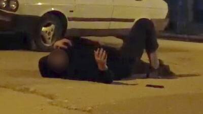 Adıyaman’da, kullandığı maddenin etkisinde kalan bir genç sokak ortasına yığılıp