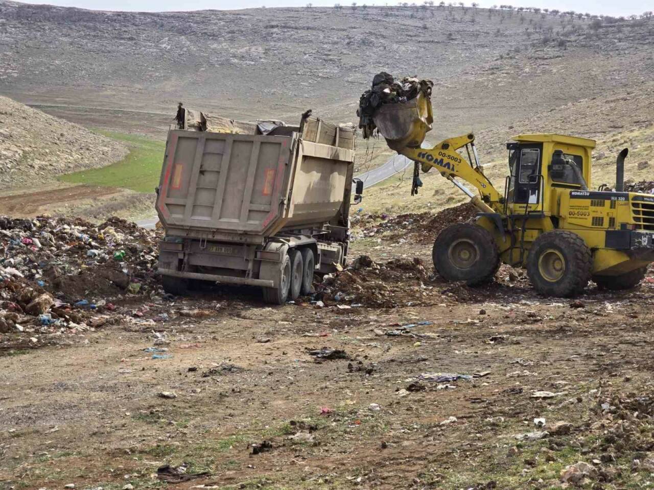 Mardin Büyükşehir Belediyesi, Nusaybin'in Akarsu Mahallesi'nde çevre kirliliğine neden olan