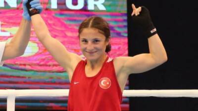 Şırnaklı milli boksör Nurselen Yalgettekin, Afgan rakibini mağlup ederek Büyük