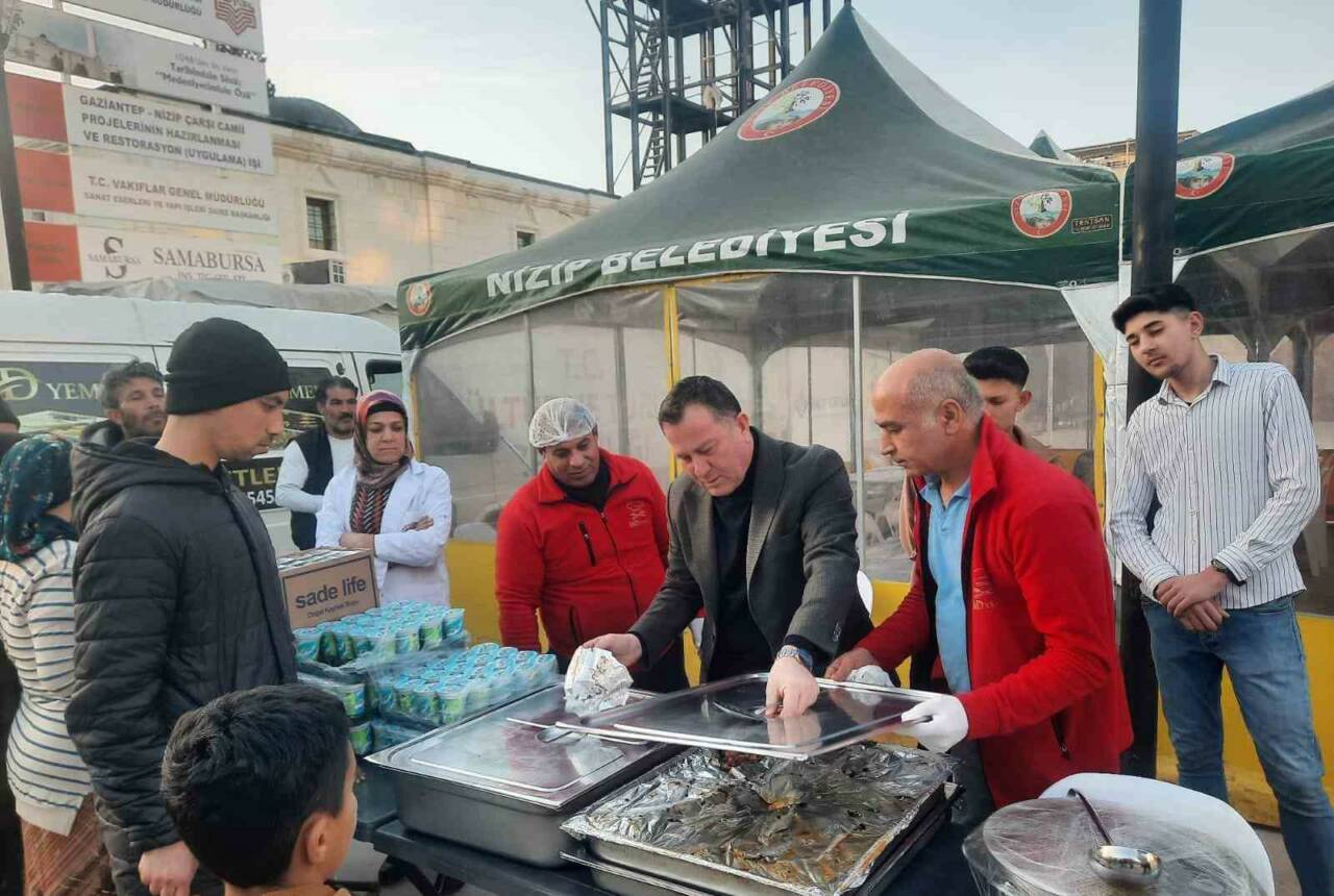 Nizip Belediyesi, Ramazan ayında Şahinbey Kültür Merkezi ve Cumhuriyet Meydanı'nda