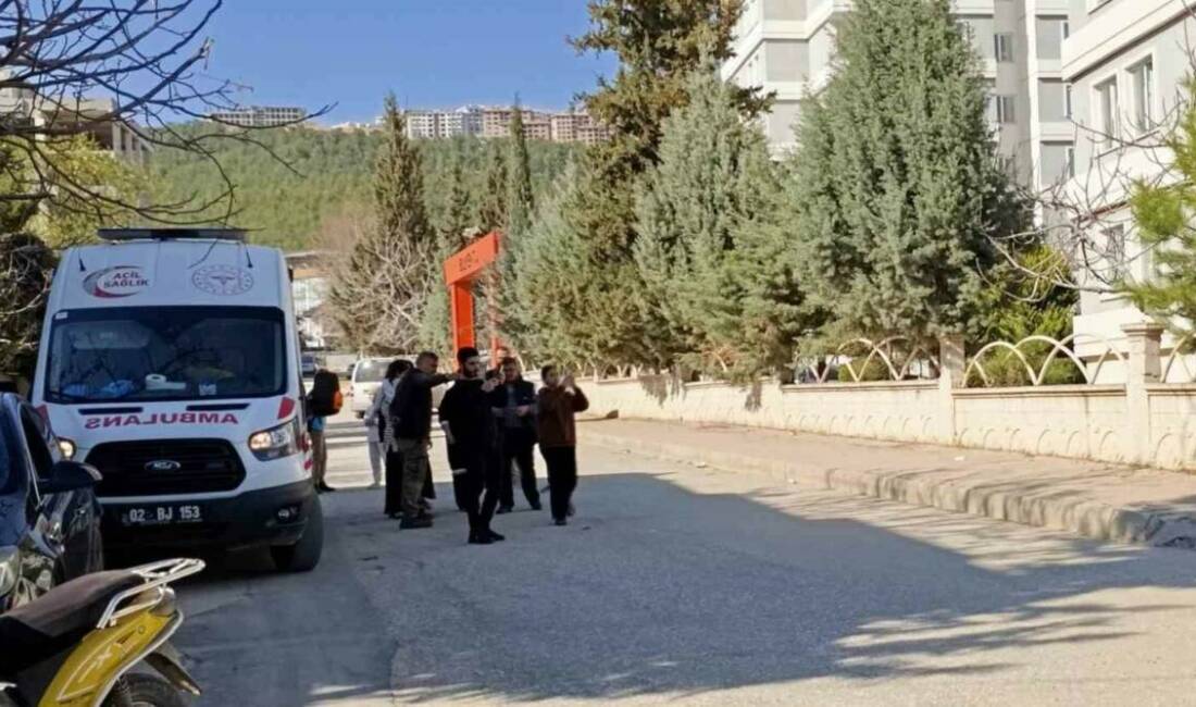 Adıyaman'da elektrikli bisiklet ile otomobil çarpıştı, 1 kişi yaralandı. Yaralı,