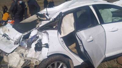Şanlıurfa’nın Siverek ilçesinde kontrolden çıkan otomobilin şarampole devrilmesi sonucu 2
