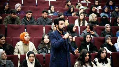 Adıyaman Üniversitesi Rektörü Prof. Dr. Mehmet Keleş, uluslararası öğrencilerle bir