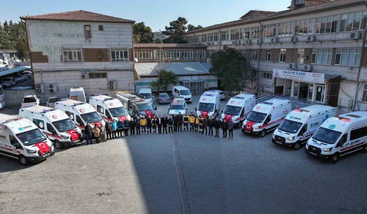 Sağlık Bakanlığı’nca Şanlıurfa’ya gönderilen 6 yeni ambulans ve 5 UMKE