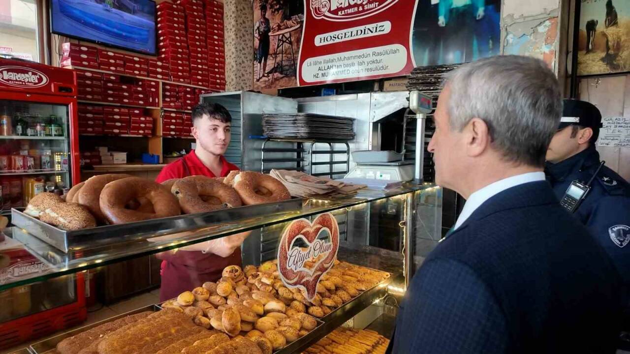 Şahinbey Belediye Başkanı Mehmet Tahmazoğlu, Ramazan ayında fırın denetimleri gerçekleştirerek