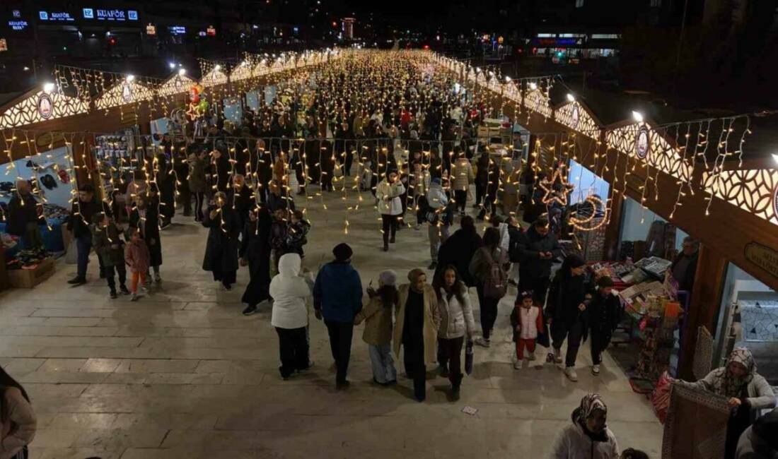 Şahinbey Belediyesi'nin oluşturduğu Ramazan Sokağı, Gaziantep'e özgü ürünlerin satıldığı ve