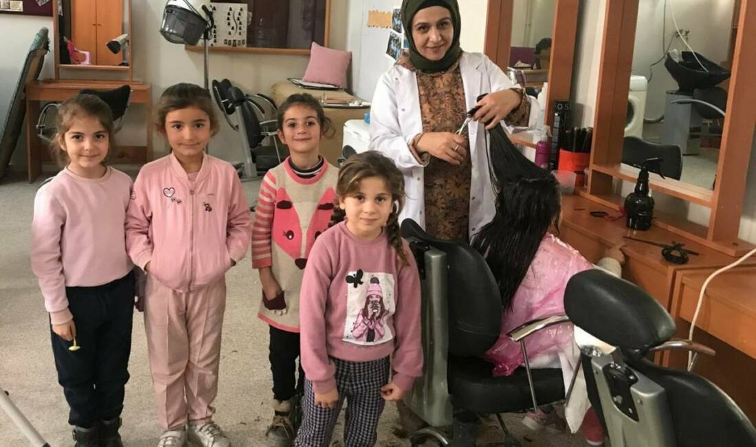Samsat HEM tarafından başlatılan "Bakımlı kızlar mutluluk saçar" projesi ile