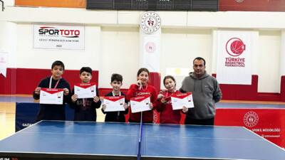 Gaziantep'te düzenlenen "Masa Tenisi İl Şampiyonası"nda SANKO Okulları Kız Masa