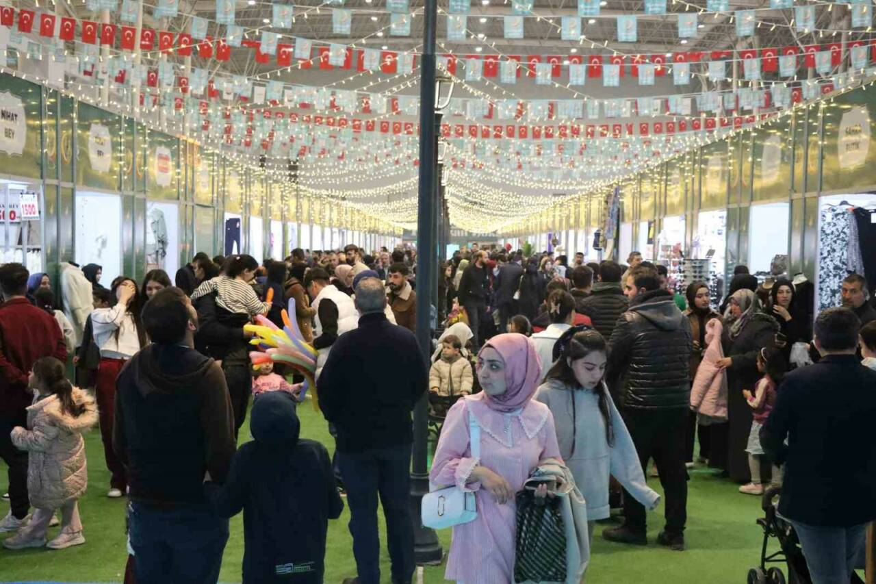 Şanlıurfa Büyükşehir Belediyesi tarafından hayata geçirilen Ramazan Sokağı, hafta sonu