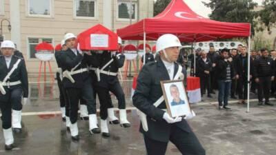 Şanlıurfa’da görevi başında fenalaşarak şehit olan Polis Memuru Mesut Acar,