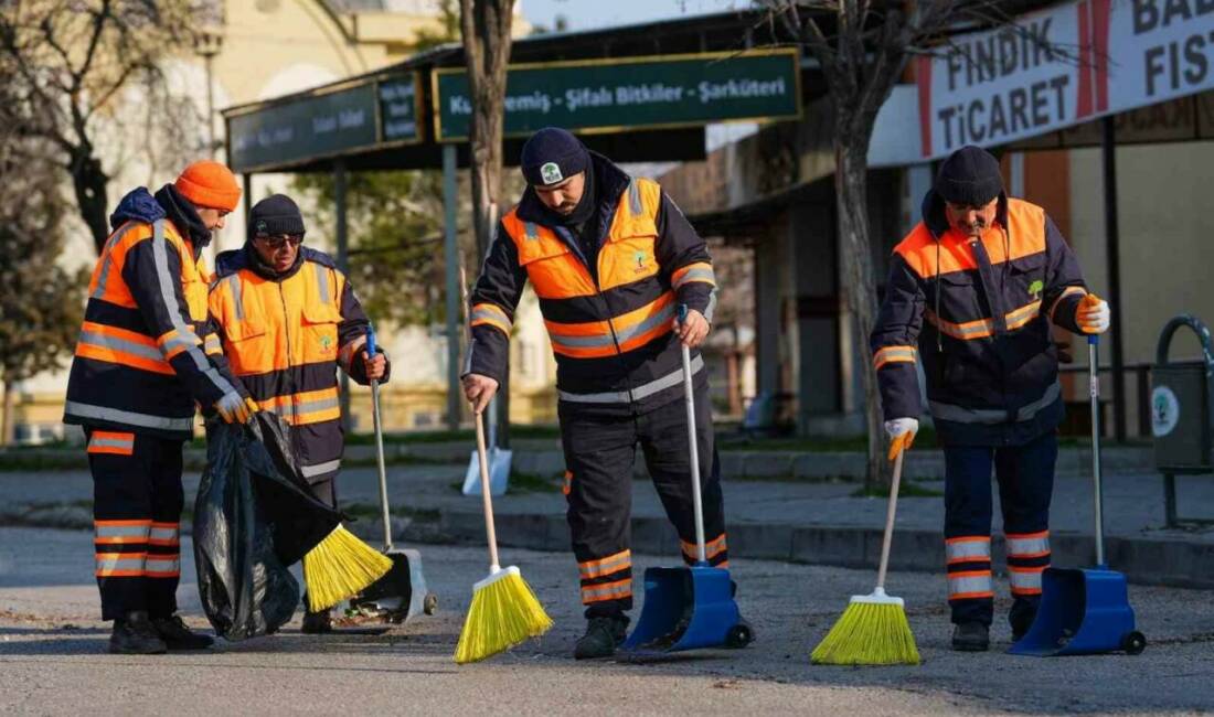 Şehitkamil Belediye Başkanı Umut Yılmaz’ın başlattığı temizlik seferberliği ile ilçe