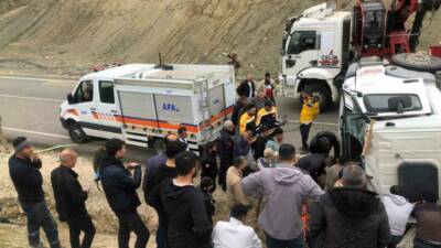 Siirt'in Kurtalan ilçesinde mikser devrildi, sürücü Cemil Kayhan yaşamını yitirdi.