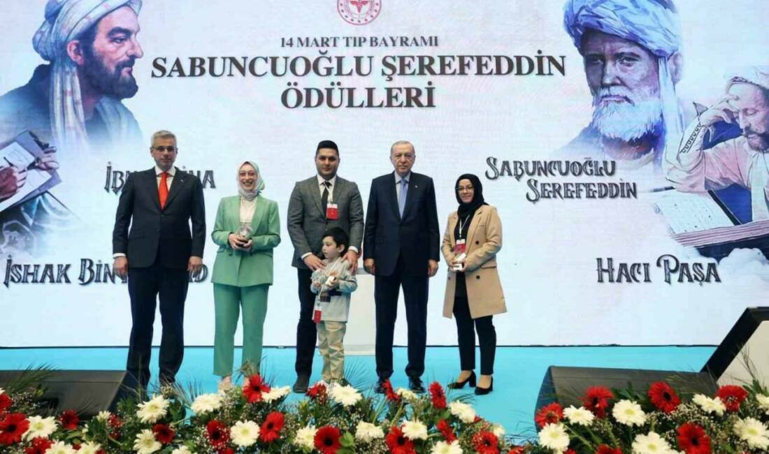 Cizre'deki Dr. Sevda Nur Su, 2025 Tıp Bayramı'nda ödül aldı.