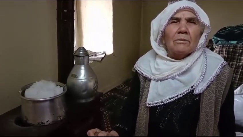 Sincik ilçesine bağlı Sakız Köyü Hayırlı mezrasında yaşayan Zeynep Çilingir,