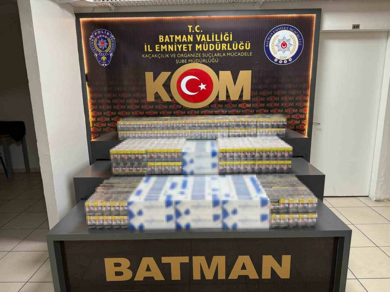 Batman’da polis ekiplerince takibe alınan hafif ticari araçta 5 bin