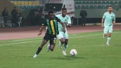 Şanlıurfaspor ile Esenler Erokspor arasında oynanan maçın ilk 15 dakikası