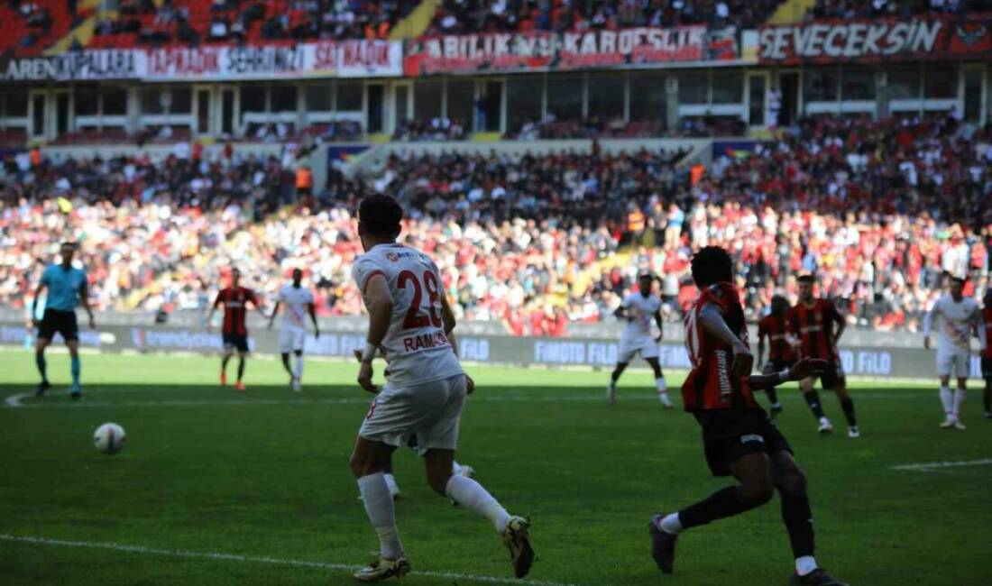 Gaziantep FK ile Kayserispor arasındaki maçın ilk yarısı golsüz tamamlandı.