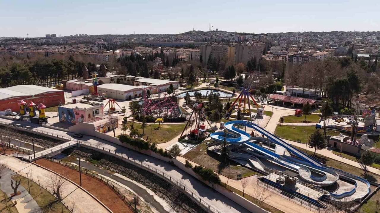 Gaziantep Büyükşehir Belediyesi tarafından yenilenen Türkiye'nin ikinci büyük tema parkı