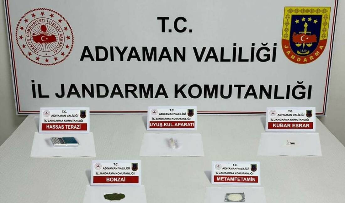 Adıyaman'da Jandarma ekipleri tarafından yapılan denetimlerde, 25 gram bonzai, 7