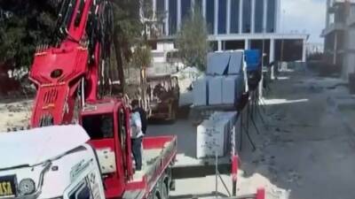 Gaziantep’te üzerine gazbeton paleti düşerek ağır yaralanan işçi, kaldırıldığı hastanede