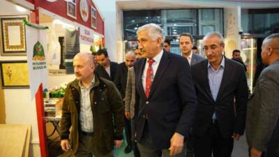 Adıyaman Valisi Osman Varol, Kahta Belediyesi’nin Ramazan Çarşısı’nı ziyaret ederek