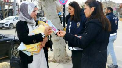 Adıyaman İl Emniyet Müdürlüğü’ne bağlı polis ekiplerince vatandaşlar KADES uygulaması